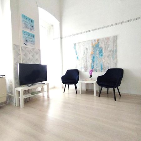 Free Parking Garage! Downtown Apartment Close To New York Cafe Будапеща Екстериор снимка