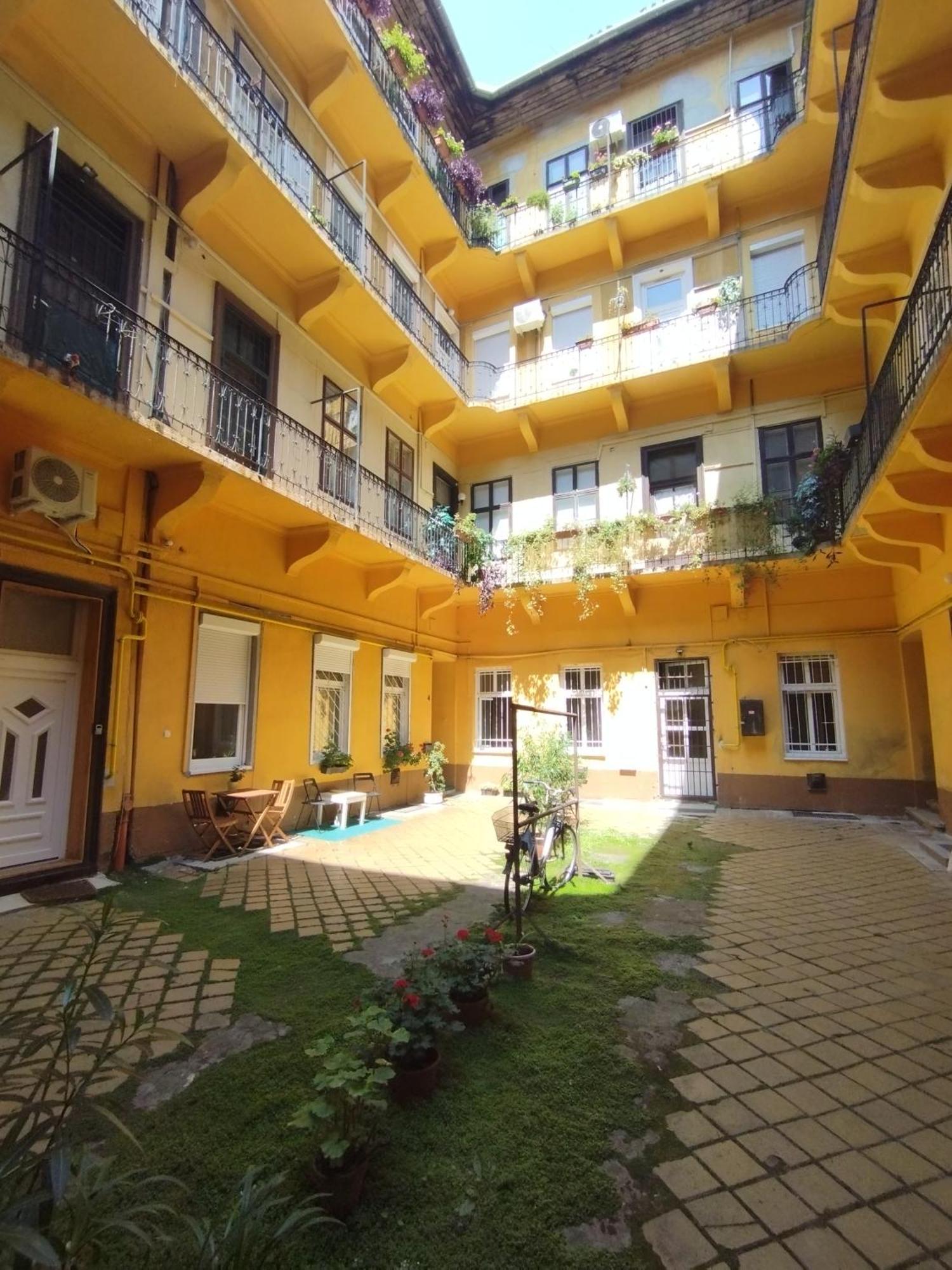 Free Parking Garage! Downtown Apartment Close To New York Cafe Будапеща Екстериор снимка